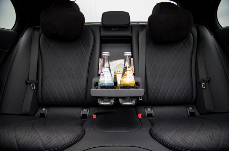 vip service vujin limousine luxury transports private chauffeur service eclass image gallery 9