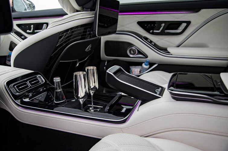 vip service vujin limousine luxury transports private chauffeur service mercedes benz maybach premium gallery 1
