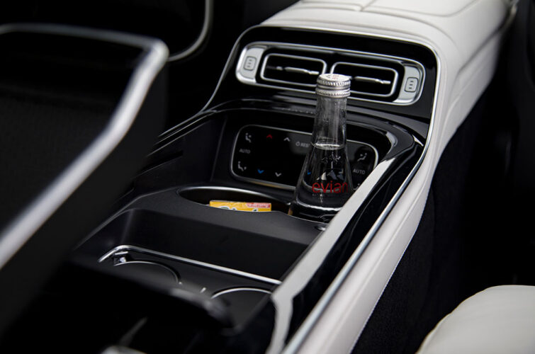 vip service vujin limousine luxury transports private chauffeur service mercedes benz maybach premium gallery 4