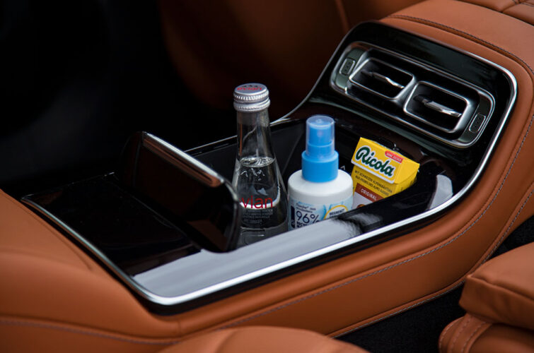 vip service vujin limousine luxury transports private chauffeur service mercedes benz s class premium gallery 1