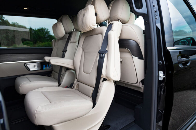 vip service vujin limousine luxury transports private chauffeur service v class image gallery 5