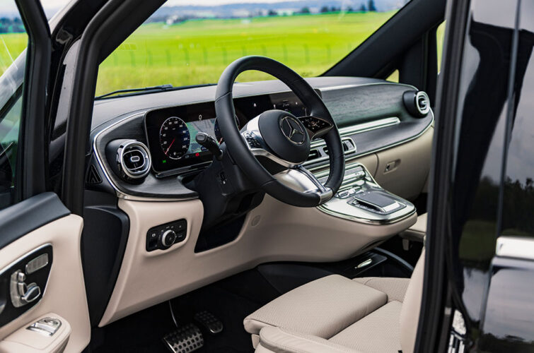 vip service vujin limousine luxury transports private chauffeur service v class image gallery 8