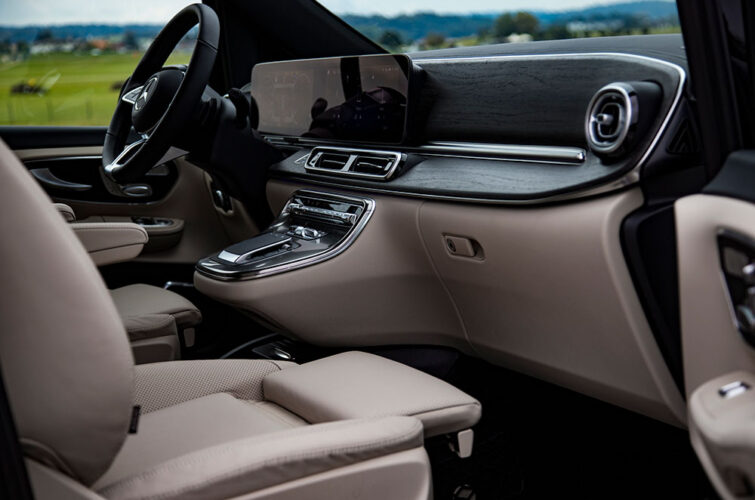 vip service vujin limousine luxury transports private chauffeur service v class image gallery 9